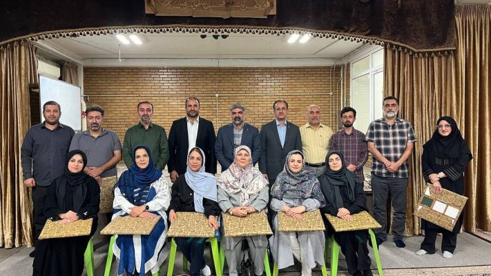 جلسه مشترک بین اولیا و مربیان مدرسه
