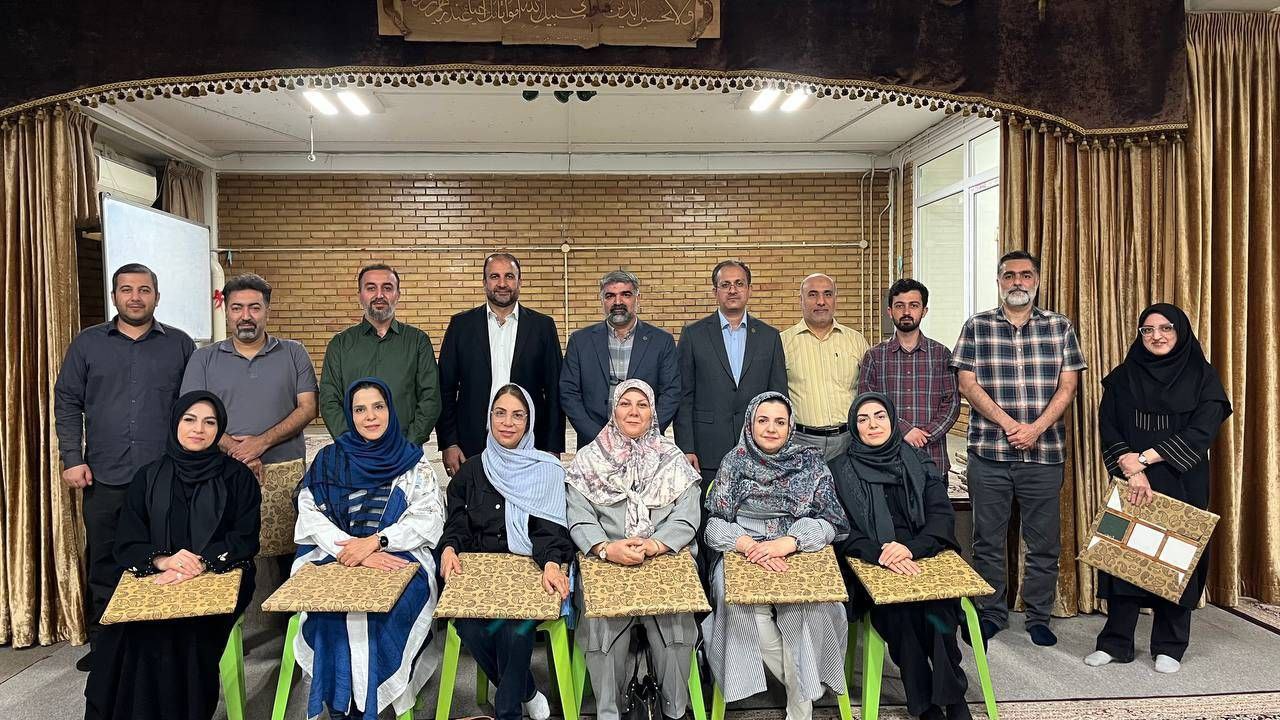 جلسه مشترک بین اولیا و مربیان مدرسه